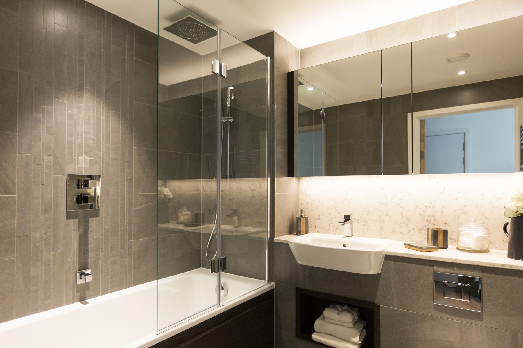 2 Bedroom Apartment Bathroom | Aldgate Place | MyLo London