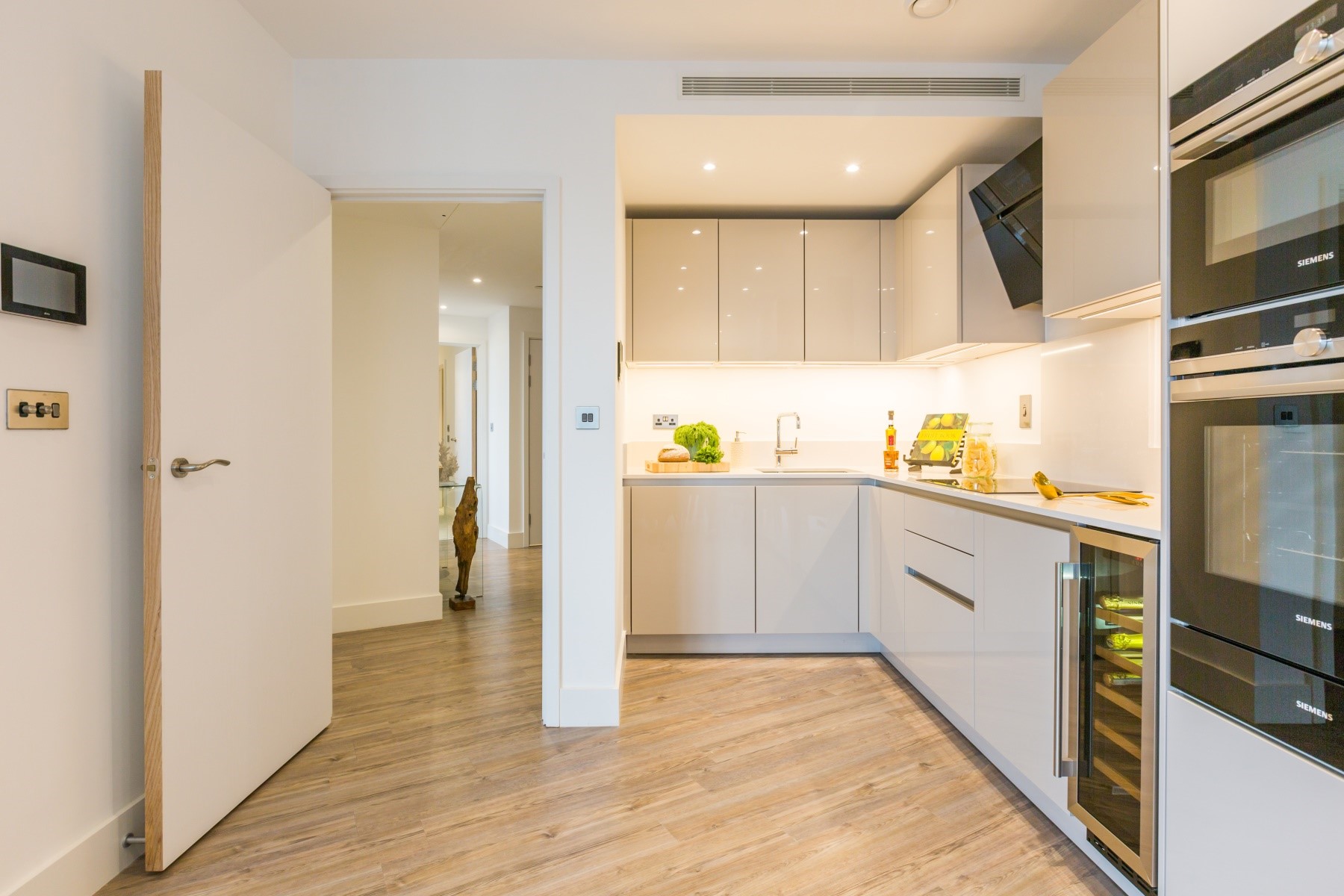 3 Bedroom Apartment Kitchen | Aldgate Place | MyLo London
