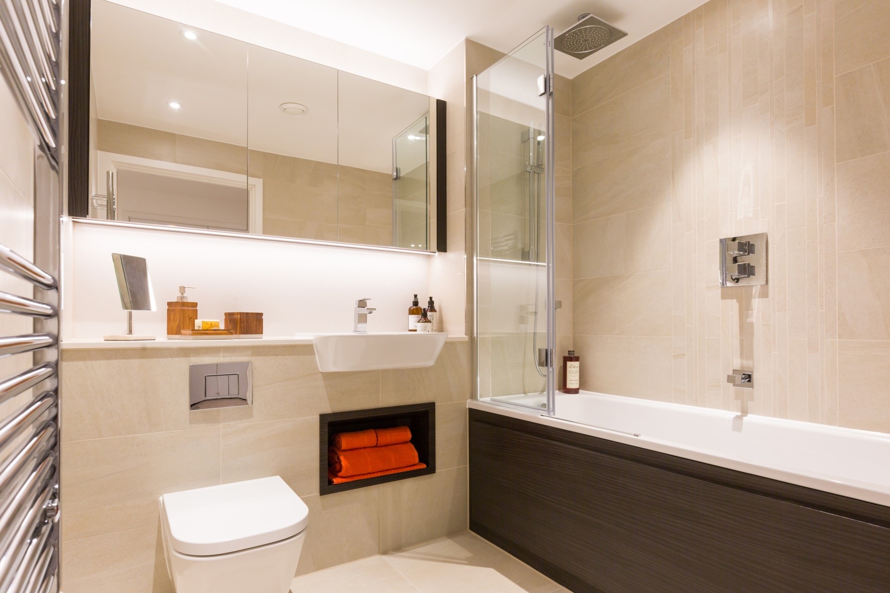 3 Bedroom Apartment Bathroom | Aldgate Place | MyLo London